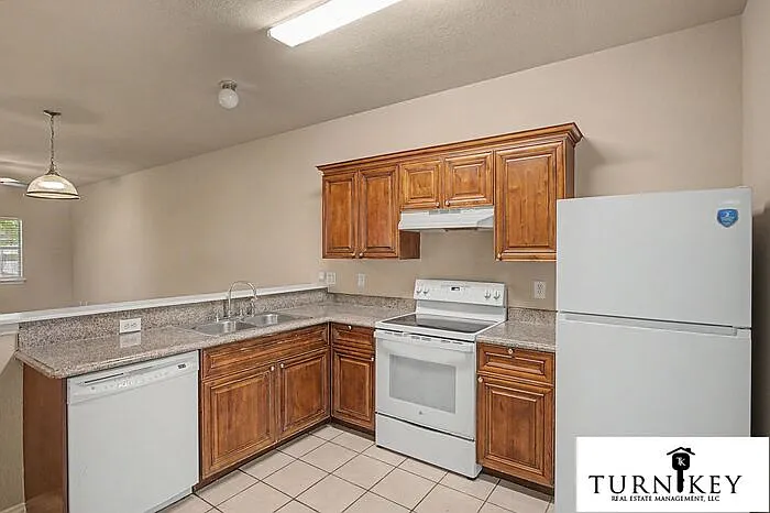 3 bed, 2.0 bath, 1120 sqft, $1,475 — Photo 3