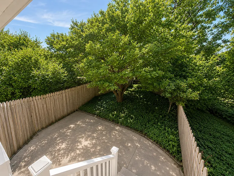 605 Naomi St — Photo 12
