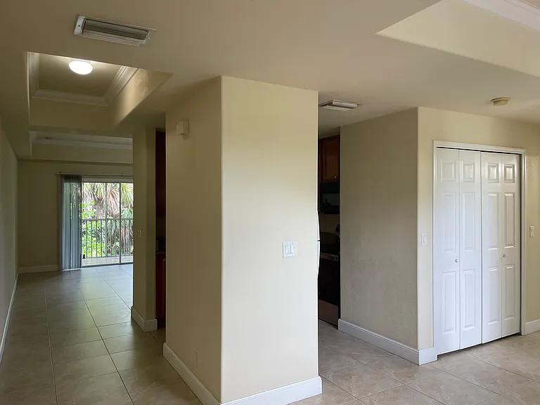 327 SE 23rd Ave #28 — Photo 3