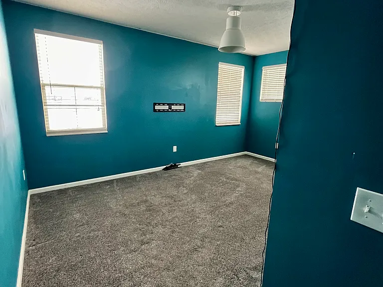 3175 Rossmore Cir — Photo 46