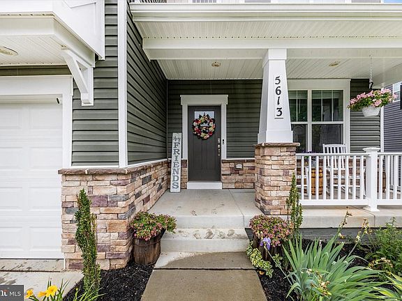 2nd image of 5613 Zoe Ln