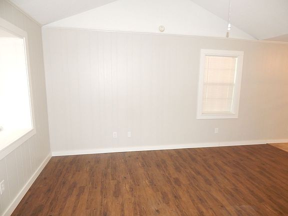 5th image of 10498 Twin Oaks Dr