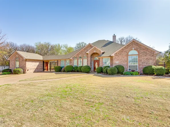 604 Oak Leaf Dr, Kennedale, TX 76060