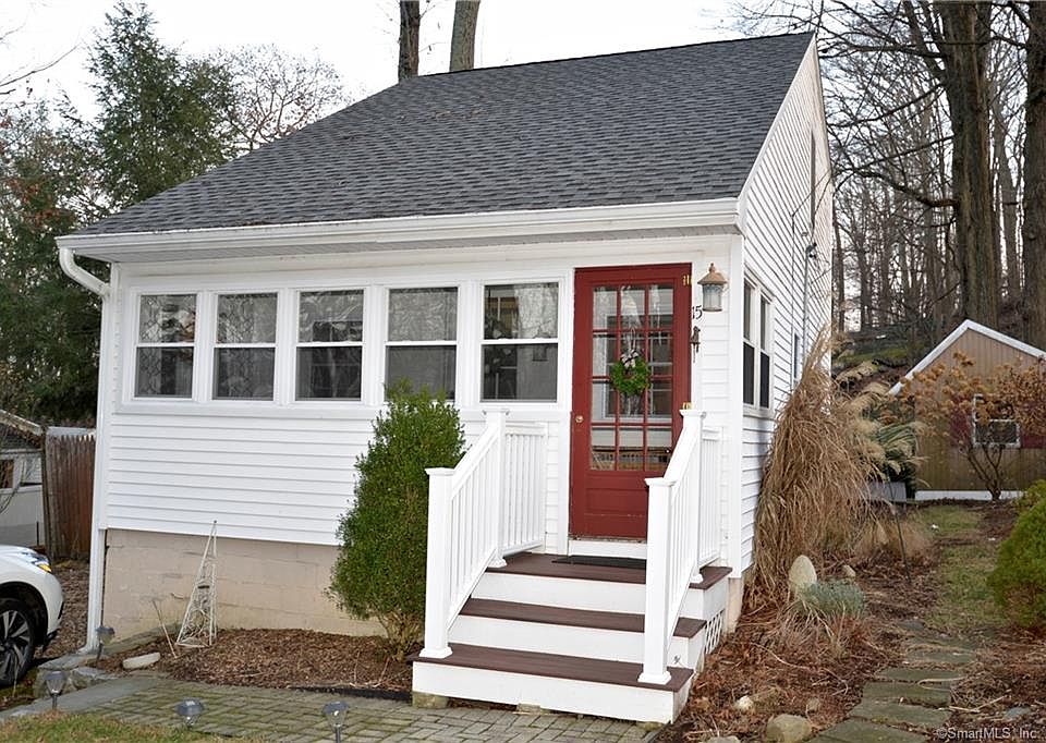 15 Lakeview Trail