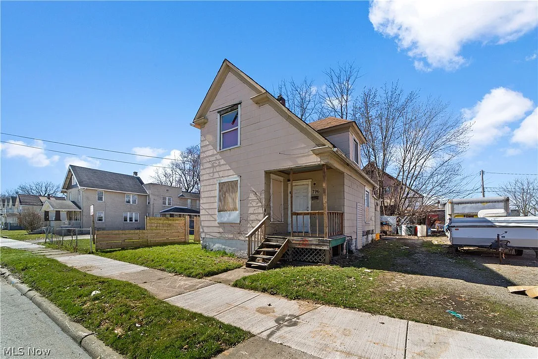 796 Sherman St photo 1