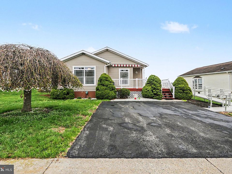 1st image of 121 Oriole Dr
