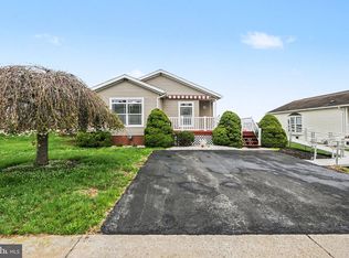 121 Oriole Dr, Carlisle, PA