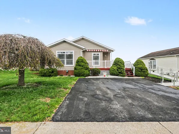 121 Oriole Dr, Carlisle, PA 17013