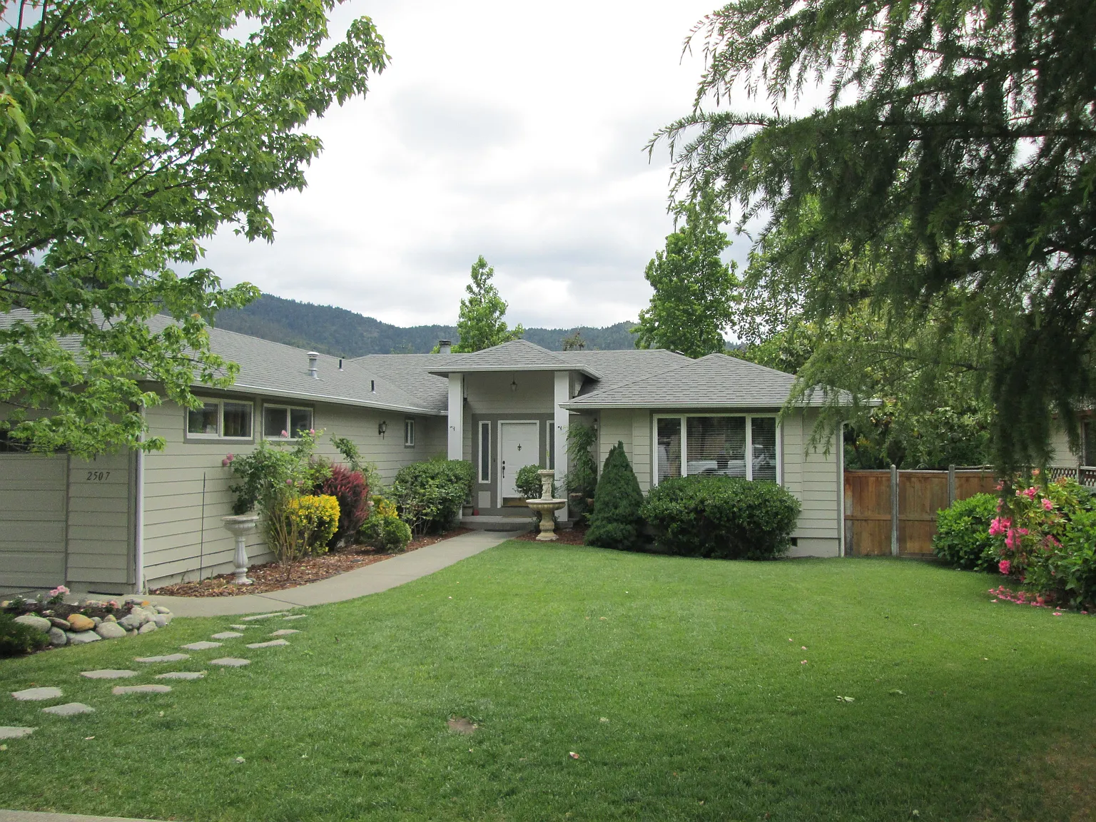 2507 NW Lassen Way photo 1