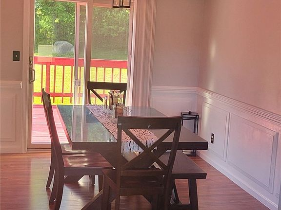 2nd image of 455 Oakridge Dr
