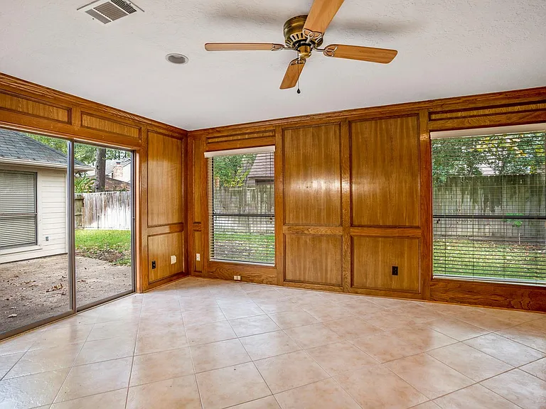 38 Devonshire Dr — Photo 24