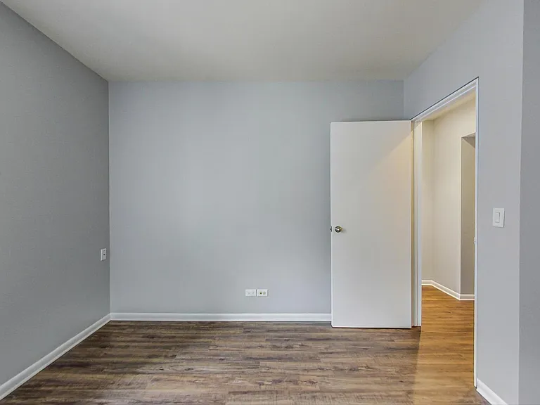2343 N Greenview Ave #102 — Photo 13