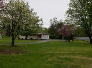 689 Thorngate Rd, Granite City, IL 62040