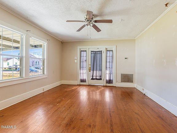 5th image of 220 Sanders St