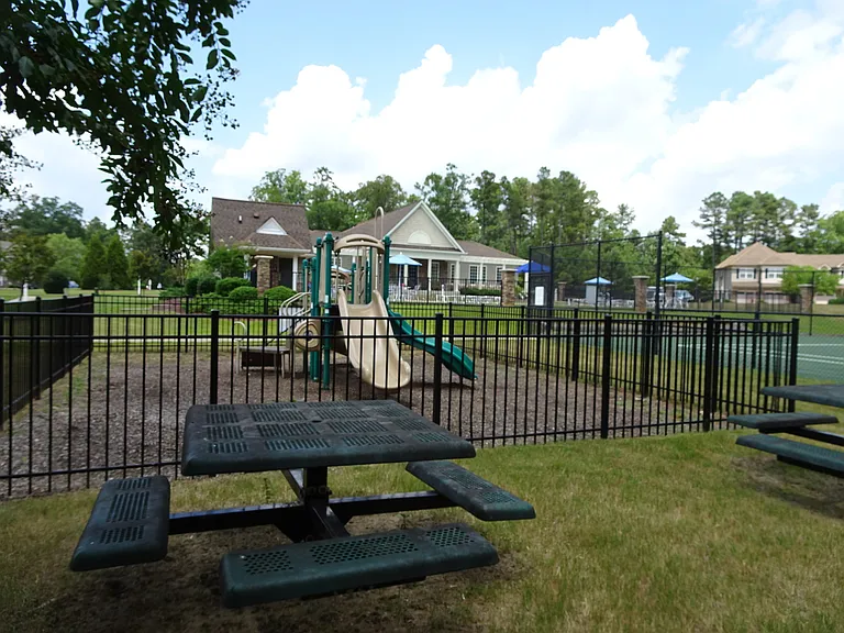 802 Braemar Crk — Photo 19
