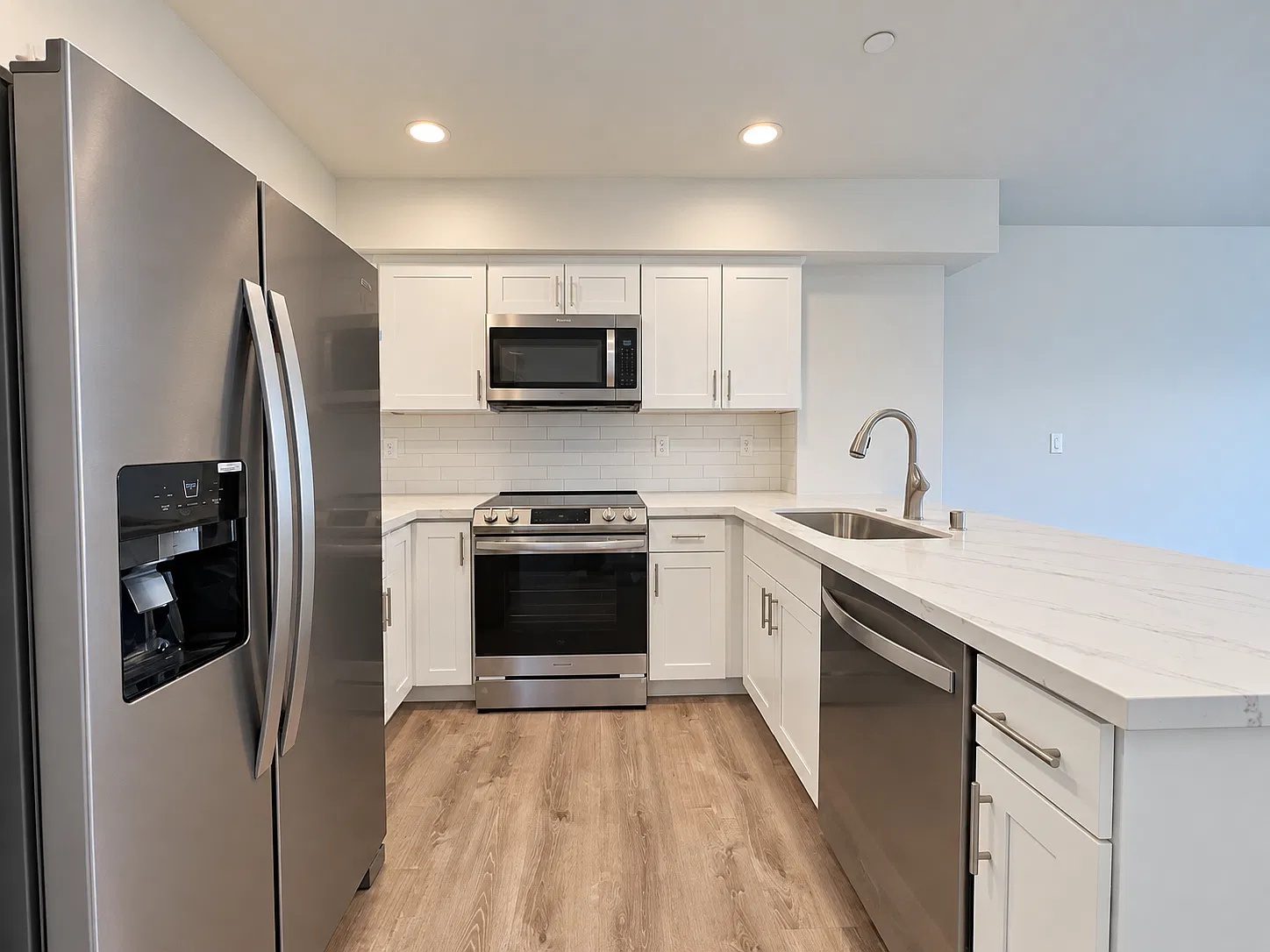 3 bed, 2.5 bath, 1637 sqft, $3,250 — Photo 3
