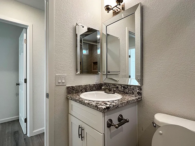 Florida Street Apartments — Photo 43