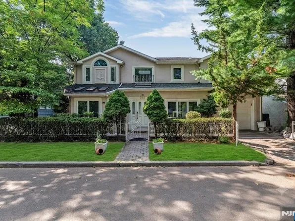 703 Stewart Street, Ridgefield, NJ 07657