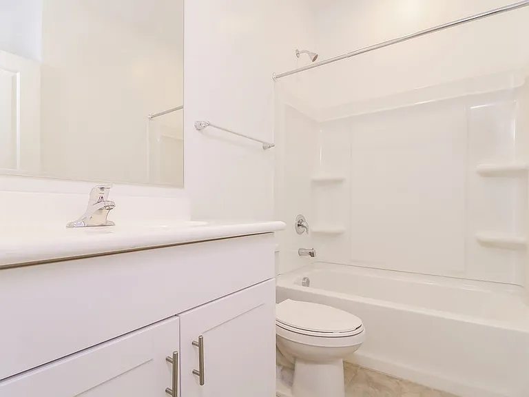 4904 S 107th Ln — Photo 14