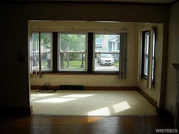 5th image of 265 Tremaine Ave
