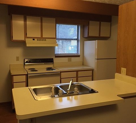 2nd image of 1624 Crystal Ct
