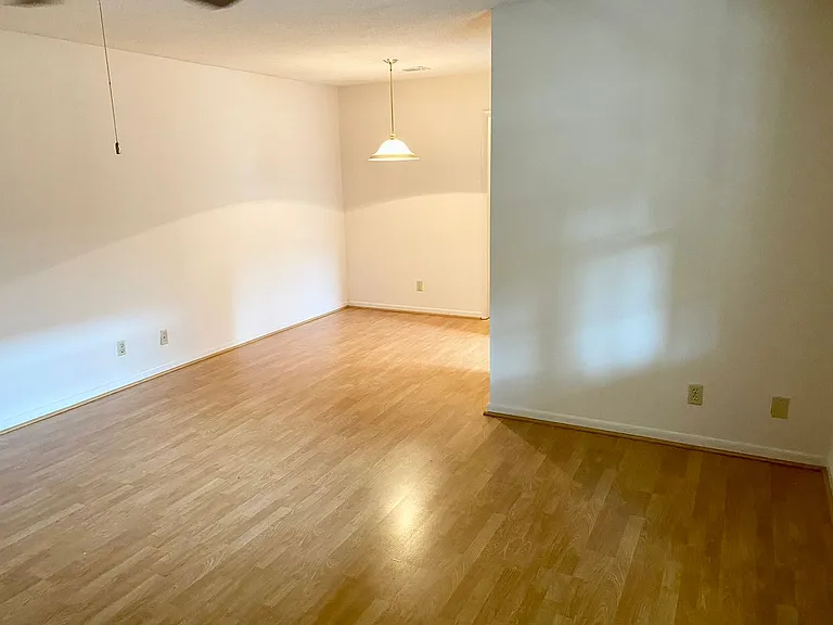 544 Wimbledon Ct — Photo 2