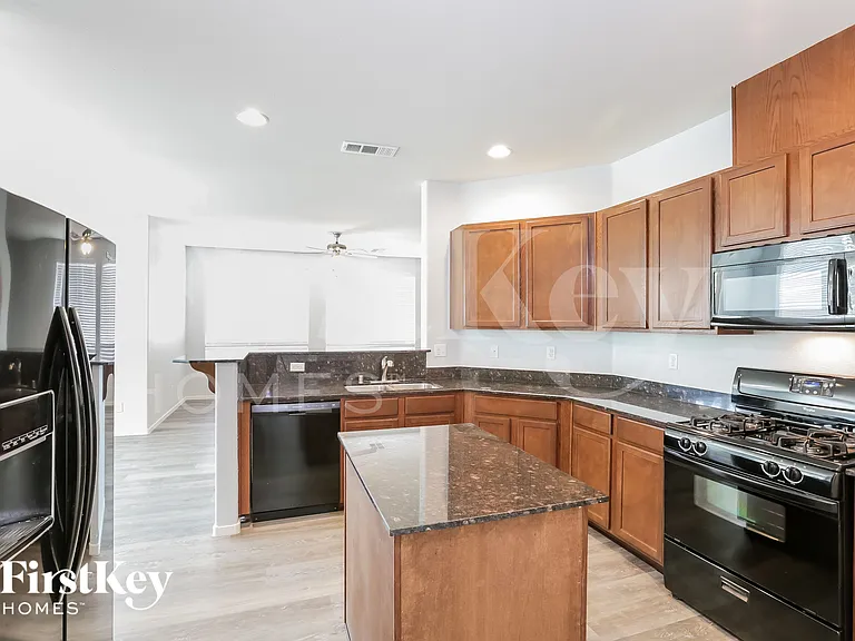 8121 Pink Desert St — Photo 6