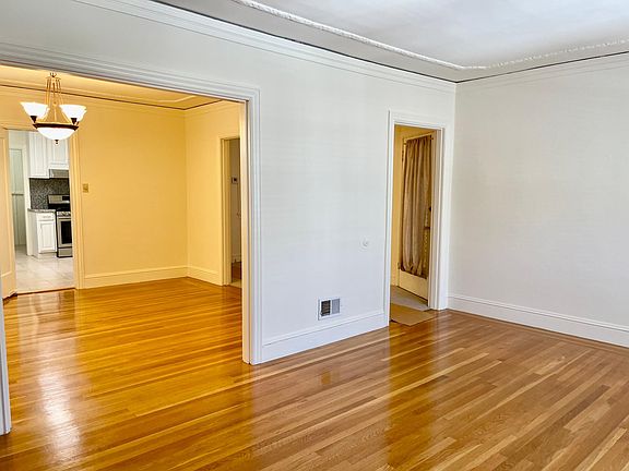 4th image of 3426 Scott St