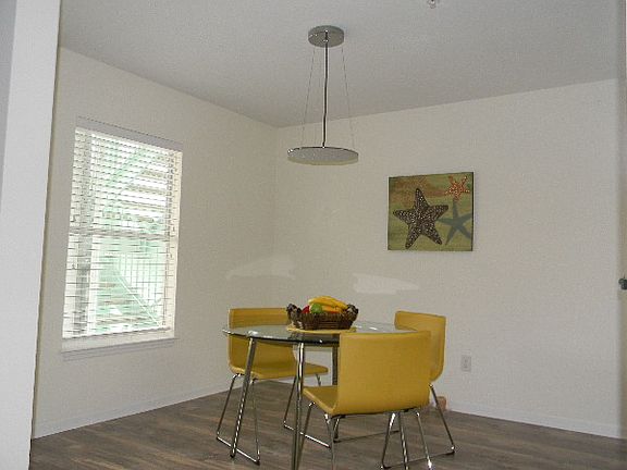 5th image of 208 16th St Unit F