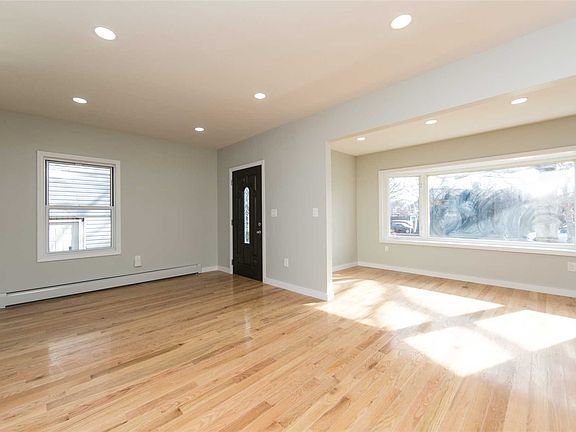 3rd image of 176-17 137th Ave