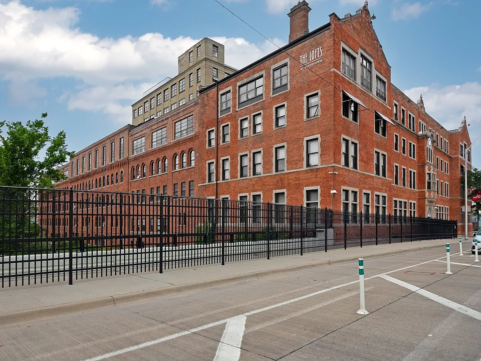6533 E Jefferson Ave #224