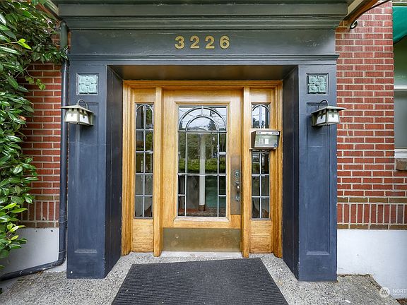 3rd image of 3226 Fuhrman Avenue E #U202