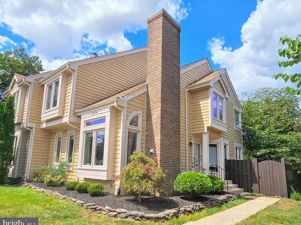 1074 Trevino Ln, Herndon, VA 20170