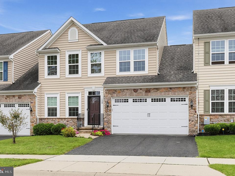 1st image of 128 E General Grey Ct