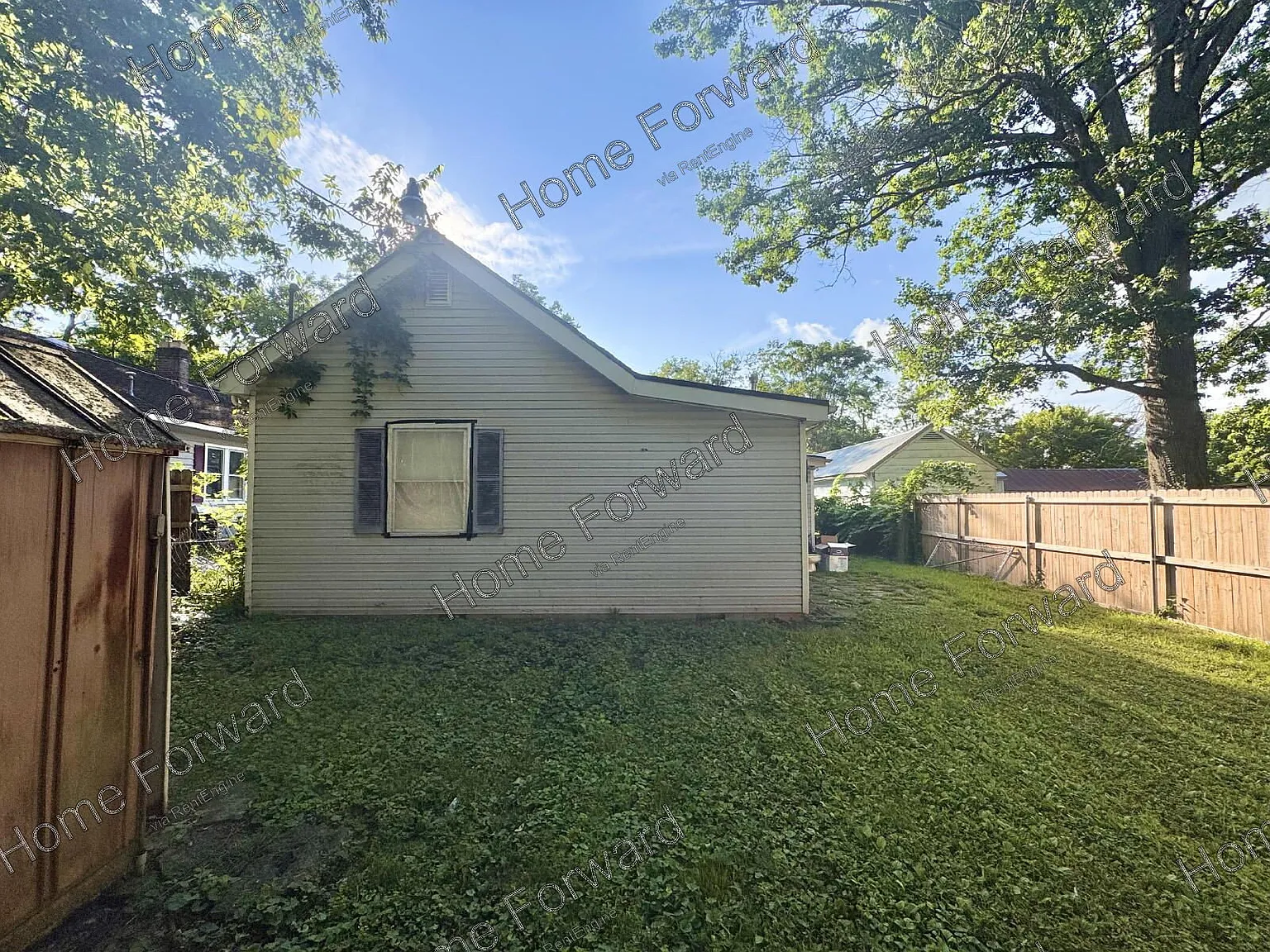3 bed, 2.0 bath, 1760 sqft, $1,200 — Photo 2