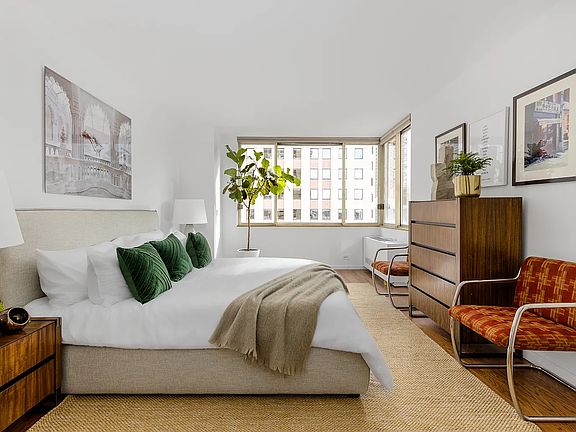 4th image of 350 W 50th St APT 14B