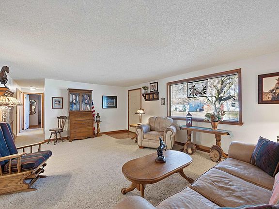 4th image of 411 Basswood Ave