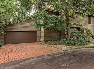 12616 Cedar Rd, Cleveland Heights, OH 44106