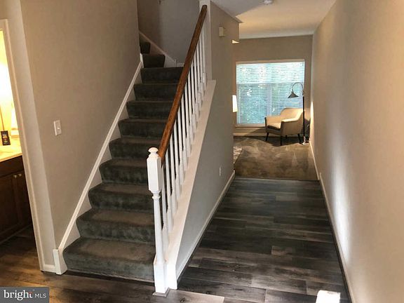 3rd image of 82 Mahopac Dr