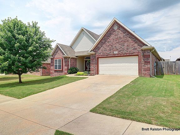 2nd image of 3804 SW Greyhawk Dr
