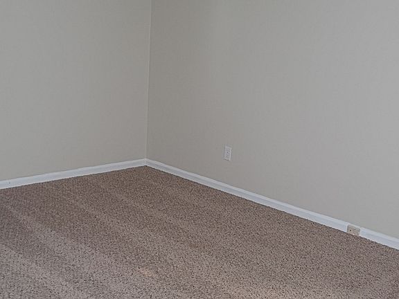 4th image of 1800 Hollandale Dr