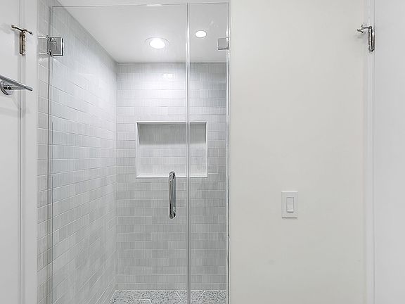 5th image of 1133 25th St APT 9