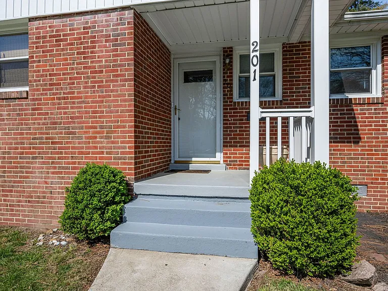 201 Stuttaford Dr — Photo 4
