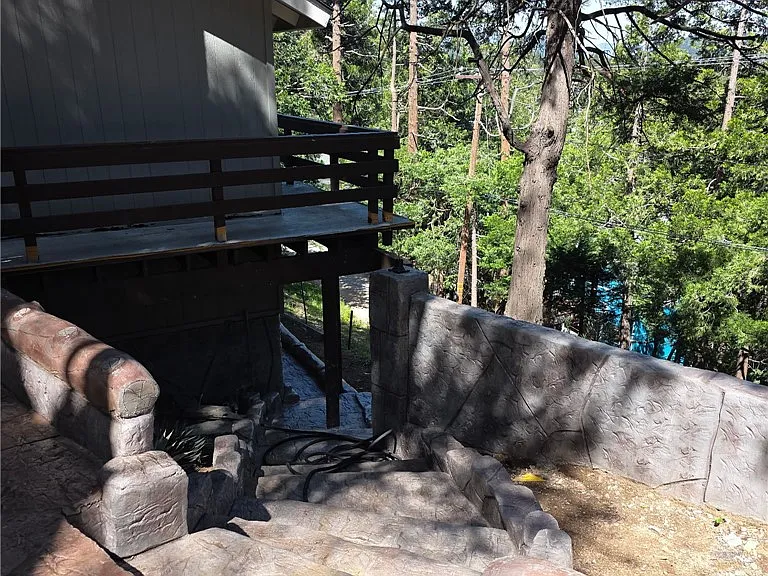979 Venus Way — Photo 3