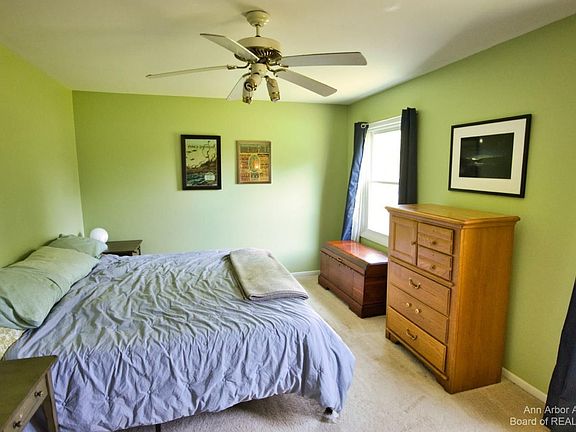 4th image of 1383 James Ave