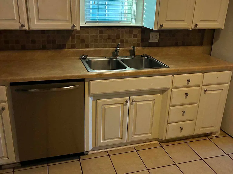 803 N Caddo St — Photo 4