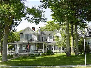 1st image of 211 E Bluff Dr
