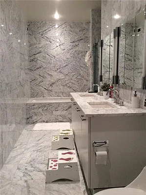 Sold by R New York | media 6