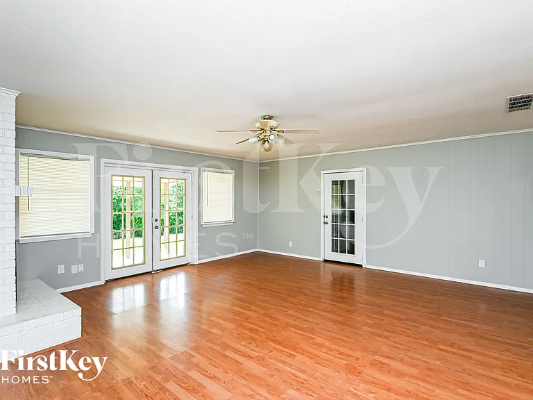 2908 Portales Dr — Photo 3