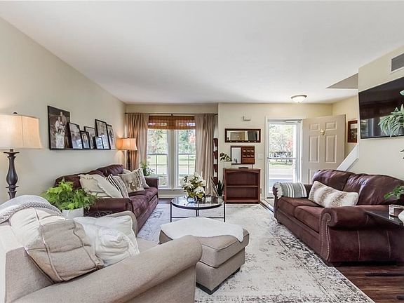 5th image of 1717 Parkside Pl